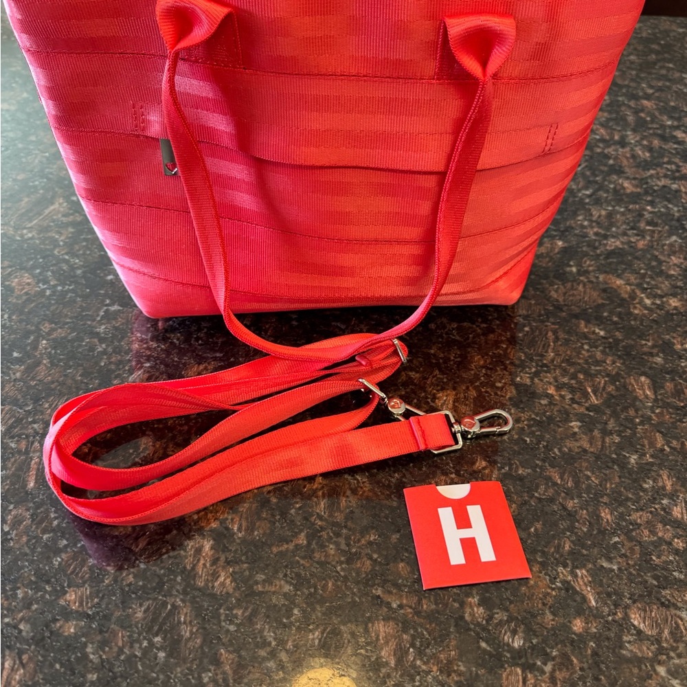 Harvey’s Lava Mini Streamline tote